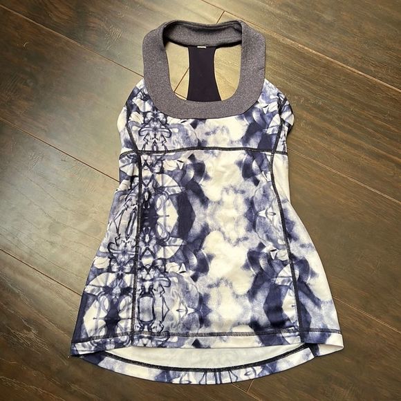 ✨🍋lululemon🍋 | Ink blot white deep indigo scoop neck tank - Picture 2 of 11